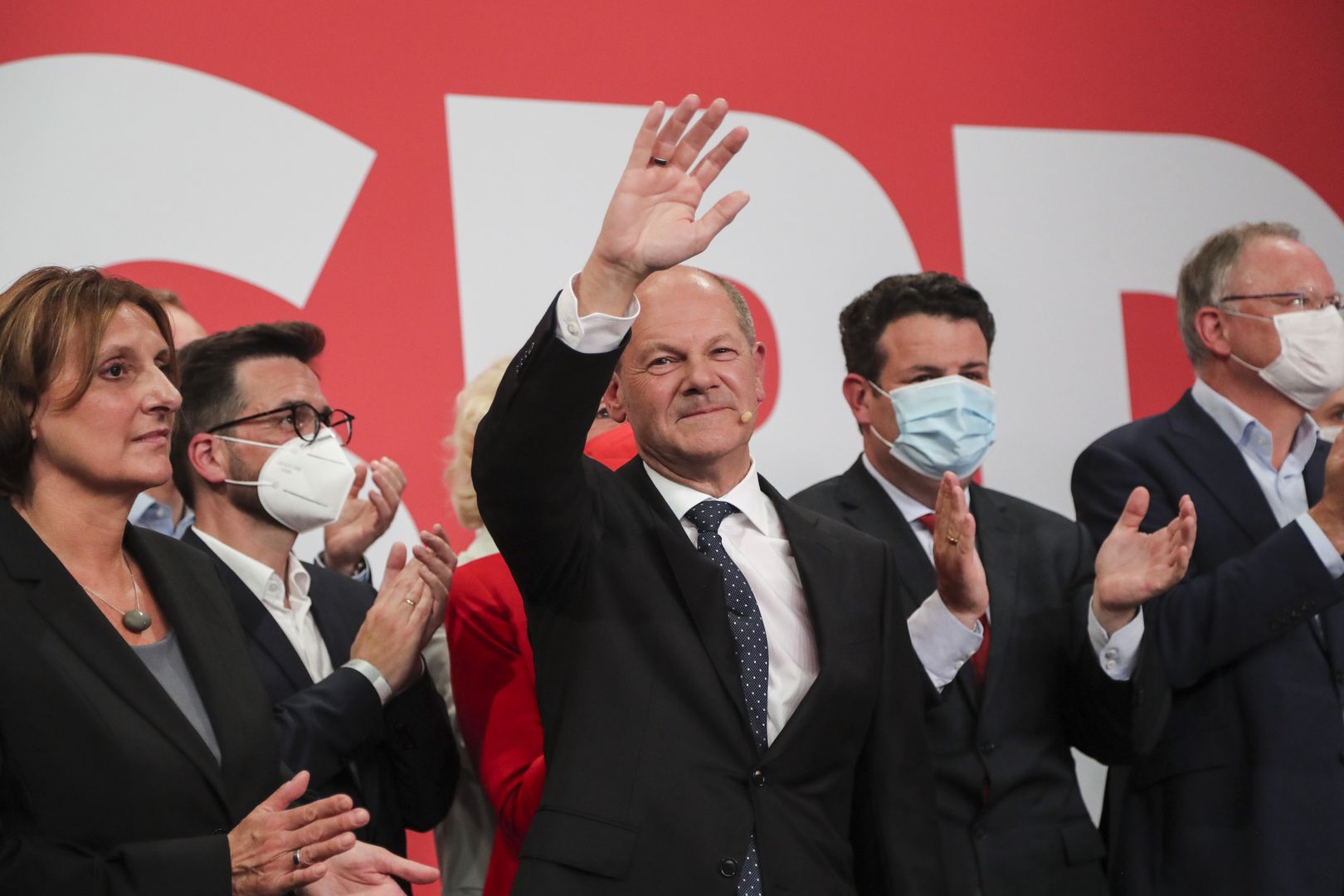 Wybory w Niemczech Wygrywa SPD chadecy z najsłabszym wynikiem w