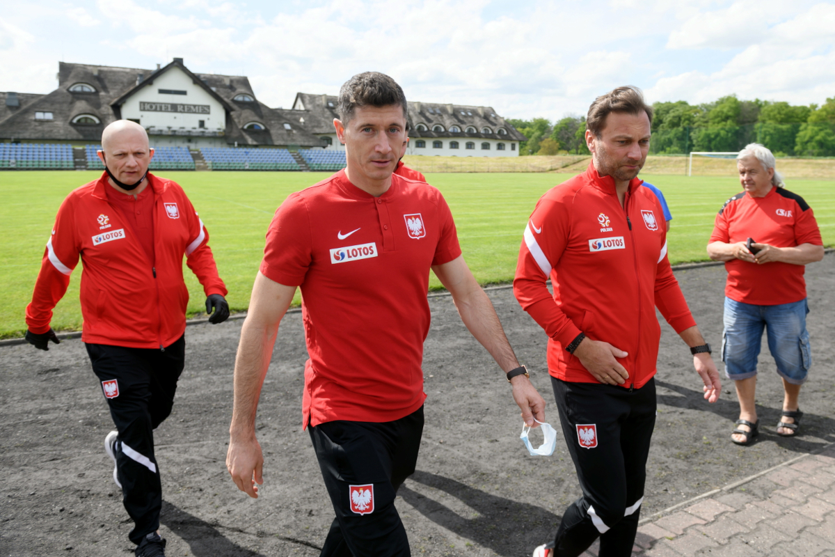 Tych piłkarzy zabraknie na Euro 2020 Robert Lewandowski żałuje