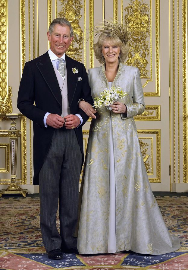 Camilla Parker Bowles Wyst Pi A W Bia Ej Sukni Na Lubie Diany I Karola