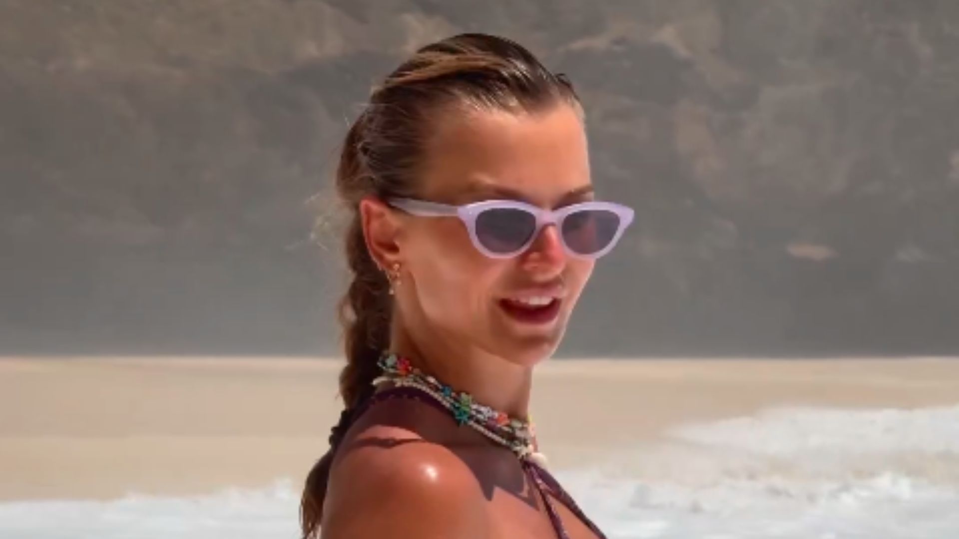 Strzaskana na mahoń Lewandowska pręży ciało w bikini Co za figura