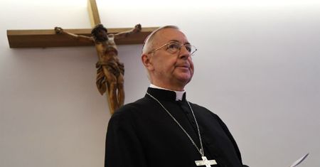Abp Gądecki interweniuje ws. księdza skazanego za molestowanie