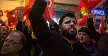 Wicepremier Turcji mówi, że umowa z UE jest nieważna. Czy Europę zaleje fala migrantów?