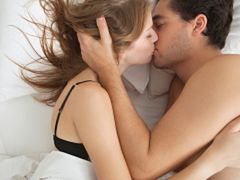 "Udany seks jest jak maraton". Jak podsycać namiętność w związku?