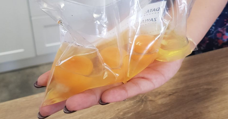 Sprytny sposób na przygotowanie omletu. Bez użycia patelni i bałaganu