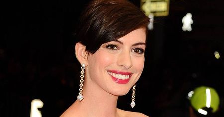 Anne Hathaway na kolejnej okładce! Po Elle przyszedł czas na Harper's Bazaar