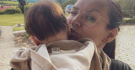 Ewa Farna zabrała 4-miesięczną córkę na swój koncert i pokazała, co działo się za kulisami. Ledwo zdążyła na scenę!