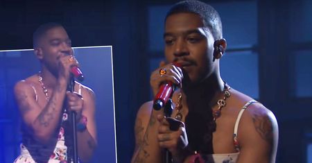 Kid Cudi w kwiecistej sukience na ramiączkach. Fani gratulują odwagi i doszukują się drugiego dna [WIDEO]
