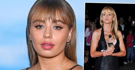 Oliwia Bieniuk na premierze filmu "Ania". Zainspirowała się lookiem swojej mamy z ostatniego wyjścia. Tu wszystko jest niemal identyczne