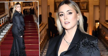 Karolina Szostak świeciła dekoltem i zgrabnymi nogami na 30-leciu Polsatu. Obcisła suknia uwydatniła jej walory. Efekt "wow" osiągnięty!