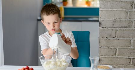 Każdy wie o surowym kurczaku. Ale bakterie E.Coli są też w... mące