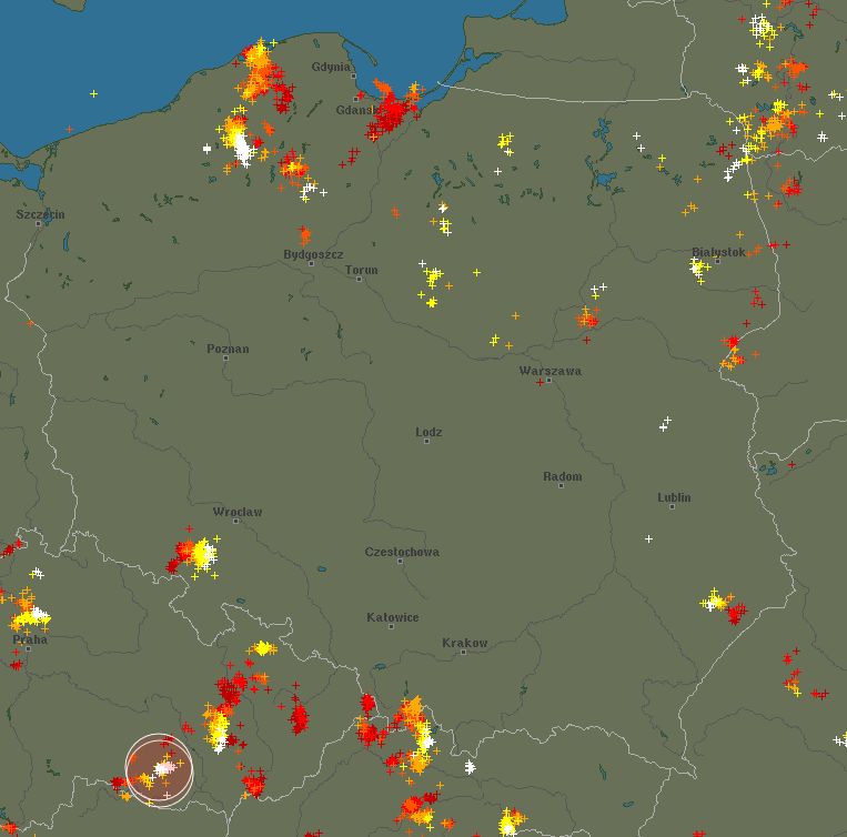 Gwałtowne burze nad Polską. Śledź ich kierunek