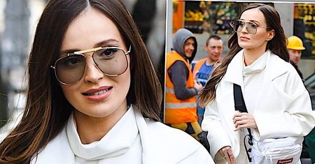 Marina cała na biało rozwaliła system swoją stylizacją! Reakcje osób na drugim planie tylko to potwierdzają!