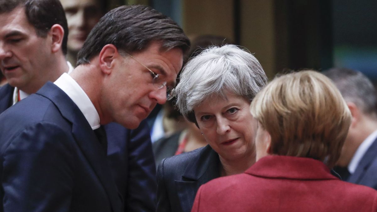 Bank UBS radzi inwestorom, by ograniczać ryzyko i nie lokować środków w brytyjskie aktywa