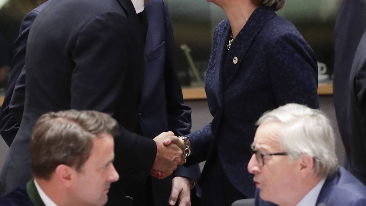 Theresa May i Mark Rutte - dwudniowy szczyt Rady Europejskiej może być ostatnim, w którym weźmie udział premier Zjednoczonego Królestwa.