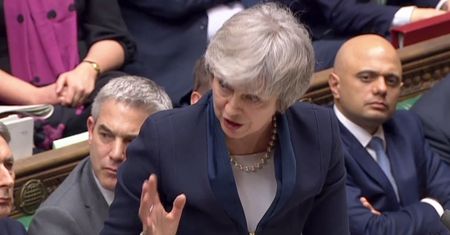 May walczy o przetrwanie. Rząd "zombie", brexit "Frankenstein"