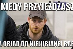Książę Harry wylądował w Wielkiej Brytanii. Mina mówi więcej niż tysiąc memów