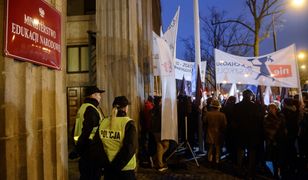 MEN musi wskazać autorów podstaw programowych. Zapadł wyrok sądu