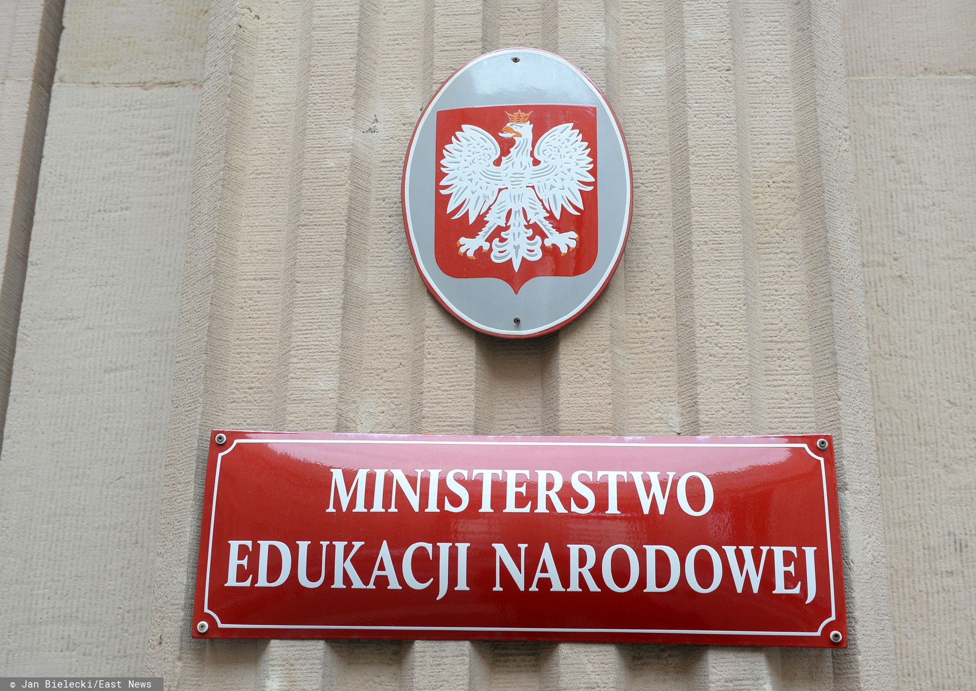Sprawcy wyłudzili 7,8 mln zł w ramach przyznawanych przez MEN subwencji oświatowych