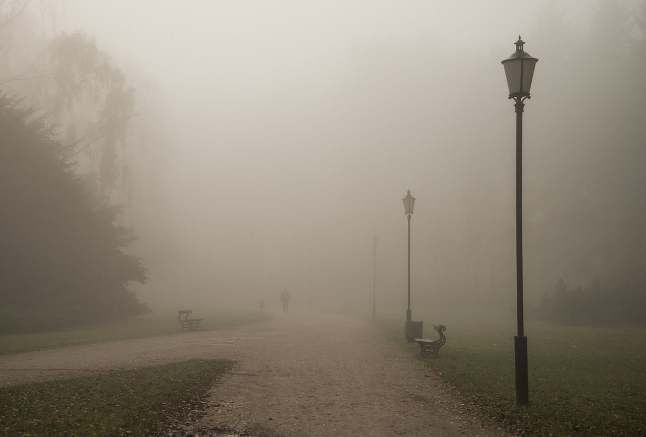 Pogoda na 23 października. IMGW ostrzega przed mgłami