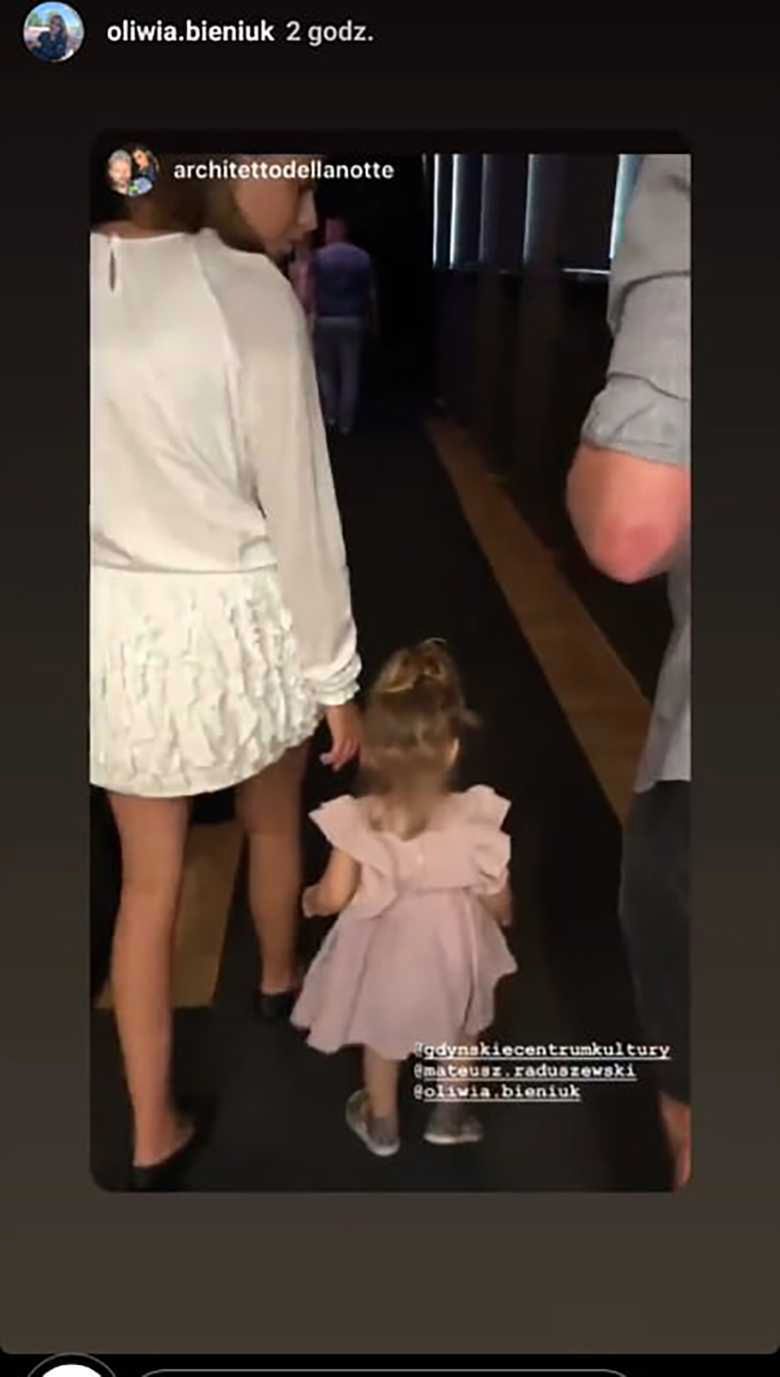 Oliwia Bieniuk i Mia Raduszewska spędzają czas razem