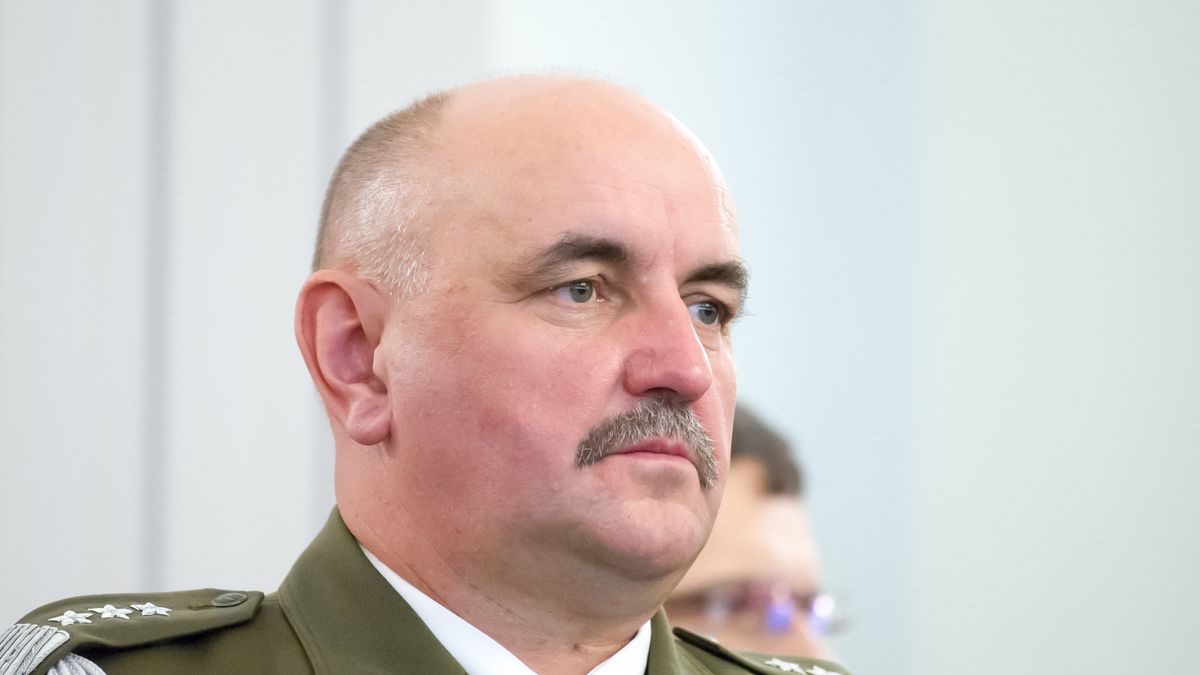 Badania potwierdziły, że gen. Mika jest zakażony koronawirusem.