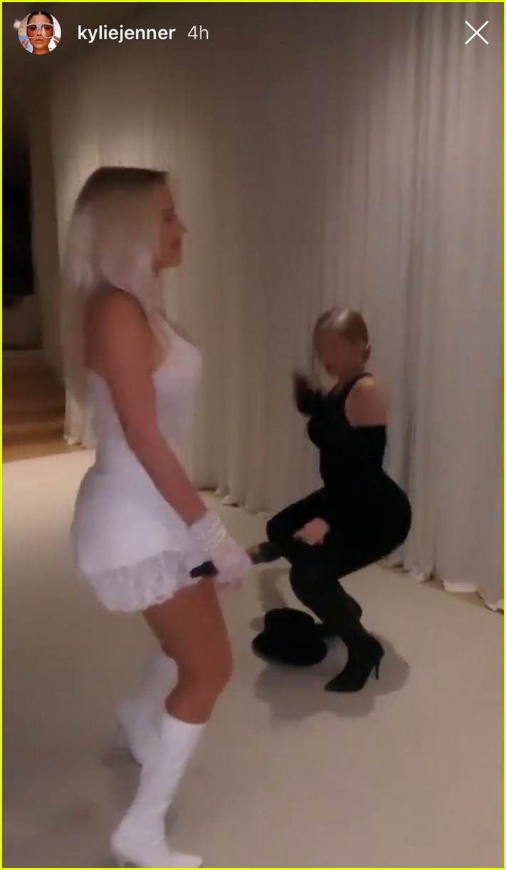 Kylie Jenner i Anastasia Karanikolaou przebrały się za Britney Spears i Madonnę