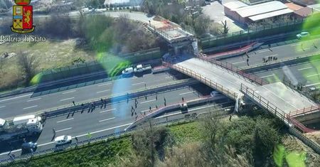Most zawalił się na autostradę, zginęli ludzie