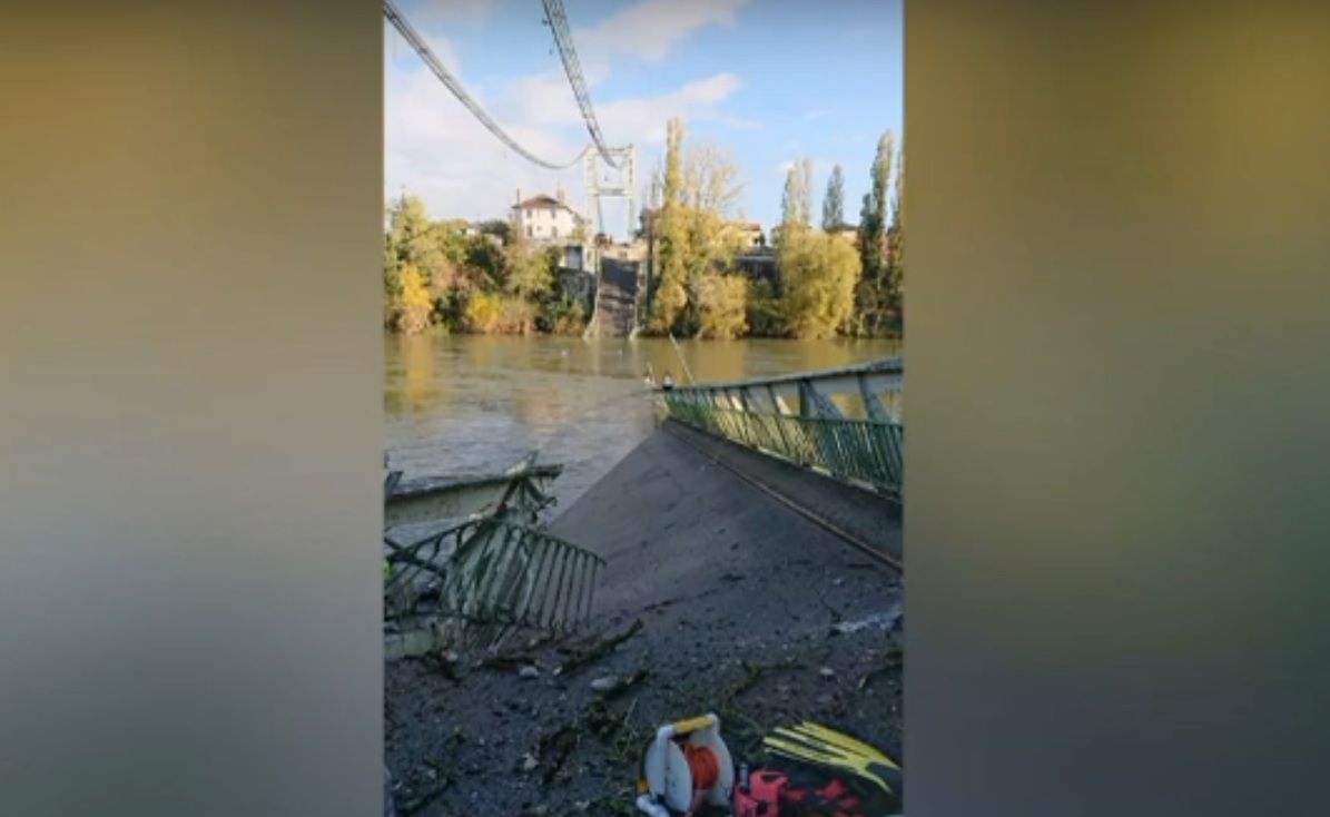 Francja: Runął most, do rzeki wpadła ciężarówka, służby poszukują zaginionych [Wideo]