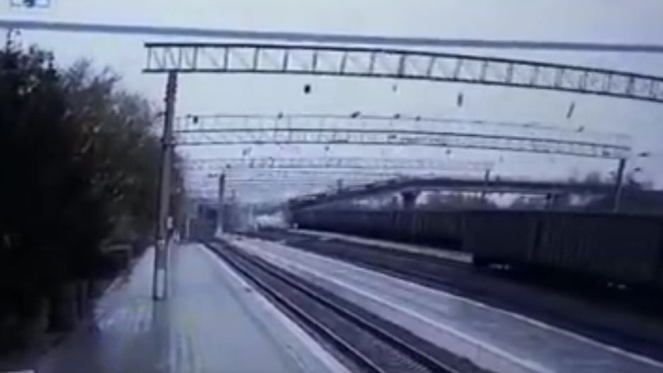 W sieci pojawiło się nagranie z momentu zawalenia mostu