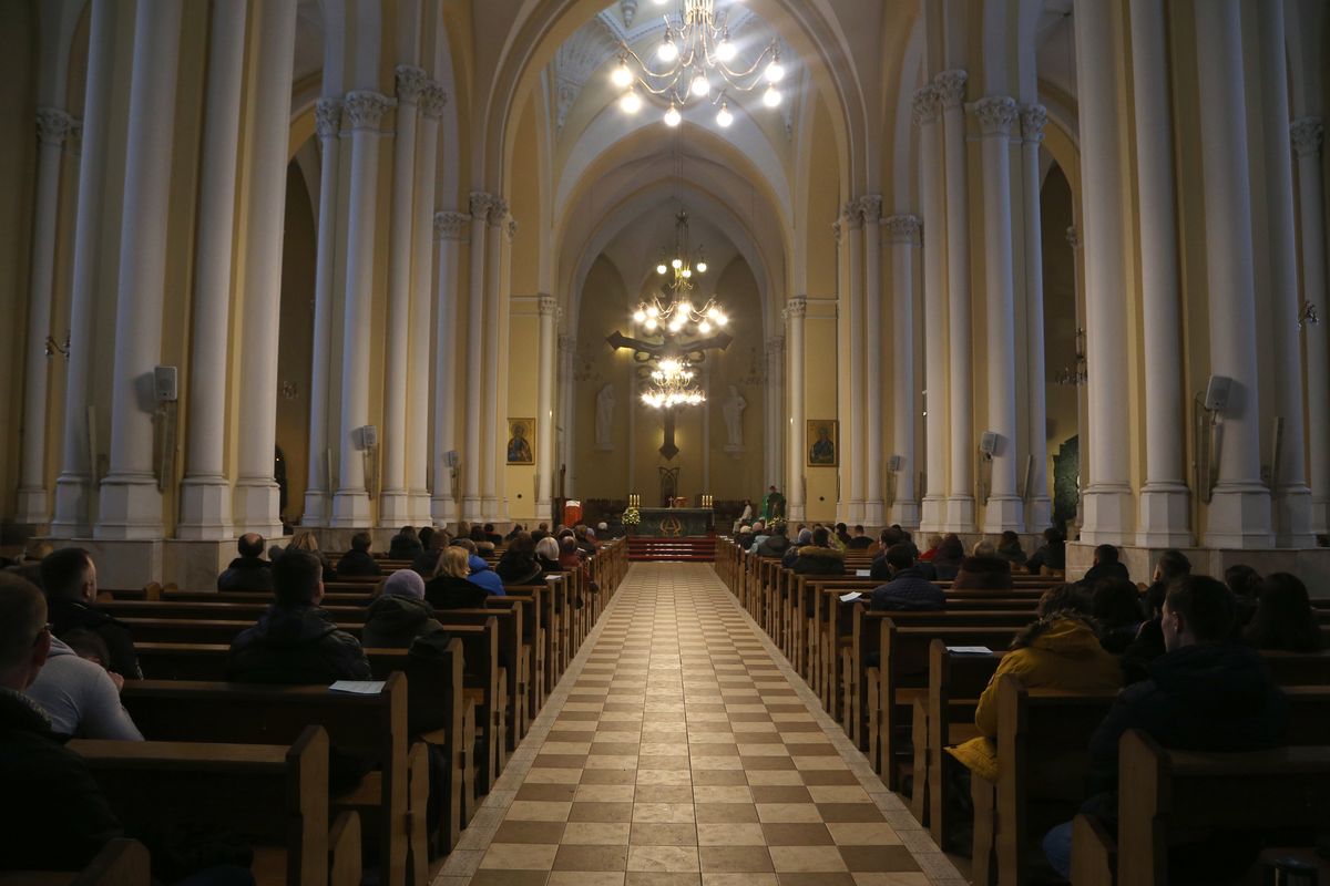 Wielki Post 2019. Kiedy się rozpoczyna i do kiedy potrwa? Jakich zasad należy wówczas przestrzegać, aby nie zgrzeszyć?