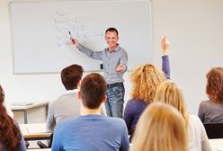 Ekspert: nauczyciel powinien uczyć umiejętności, a nie przekazywać wiedzę