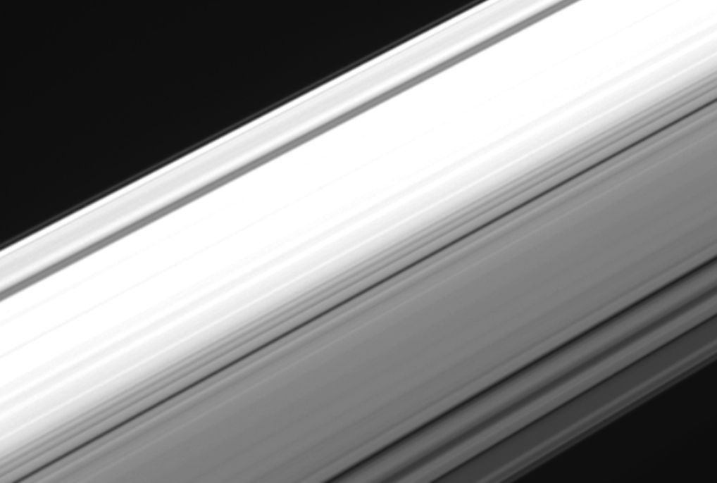 Sonda Cassini wysłała na Ziemię niezwykłe zdjęcia pierścieni Saturna. NASA pokazała je w formie GIFa