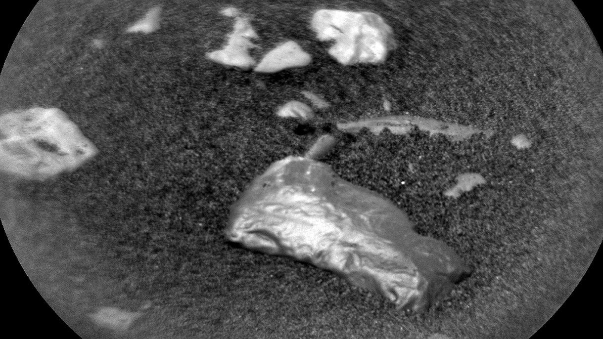 Dziwne odkrycie łazika Curiosity. Błyszczący obiekt na powierzchni Marsa