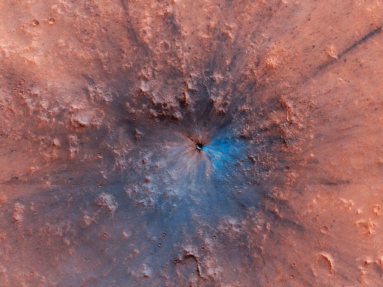 Odkryli niezwykły krater na powierzchni Marsa. "Nigdy czegoś takiego nie widzieliśmy"