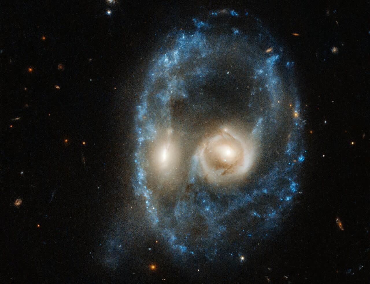 NASA na Halloween: Upiorna "twarz" w teleskopie Hubble'a [Zdjęcia]