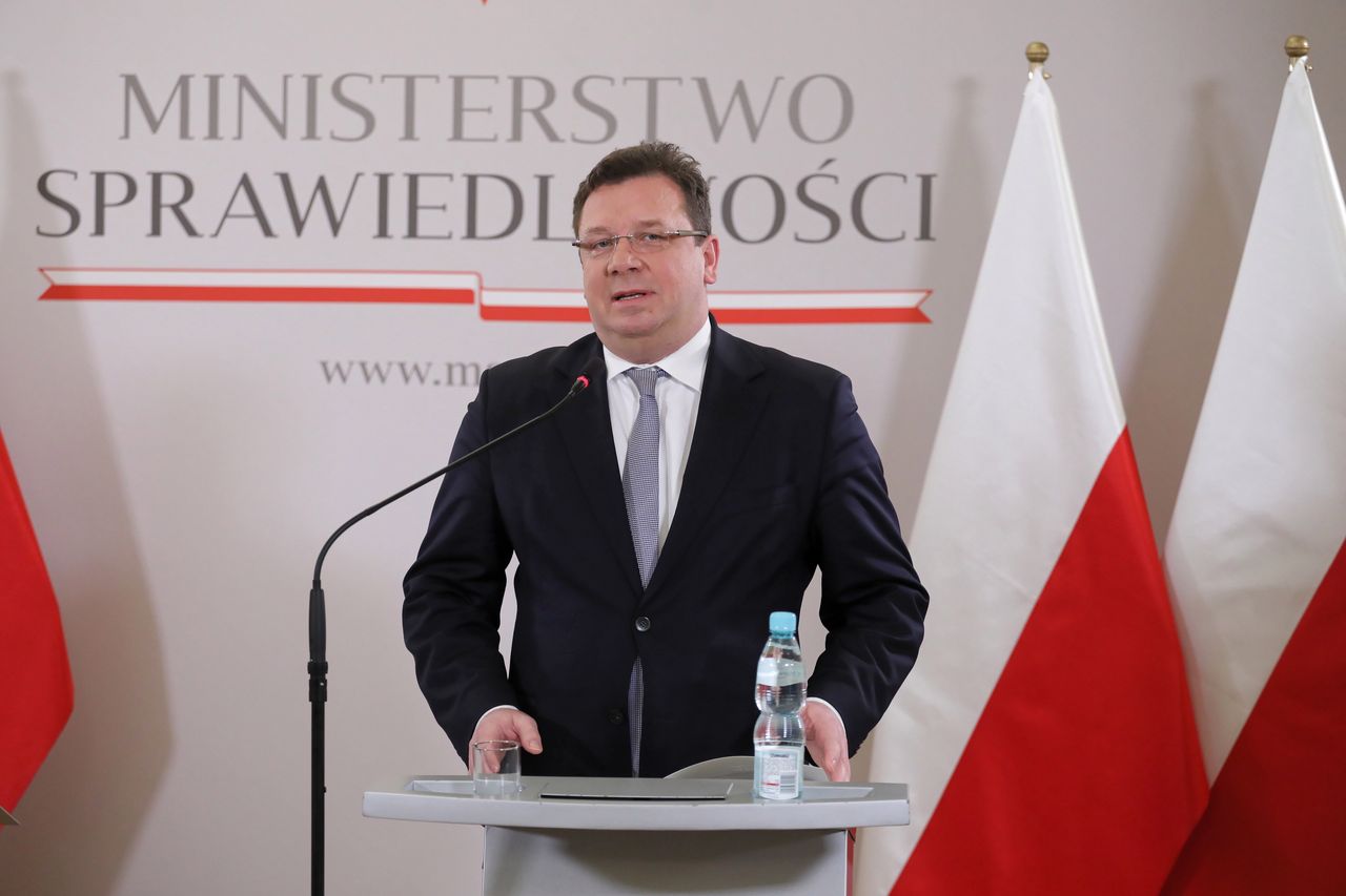 Ministerstwo Sprawiedliwości odpowiada Marianowi Banasiowi: "Ten raport jest prezentem dla nas"