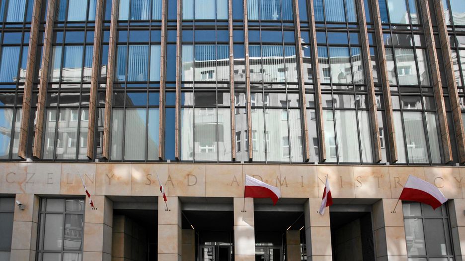 Przepisy o przejściu w stan spoczynku sędziów mających 65 lat dotyczą też sędziów NSA 