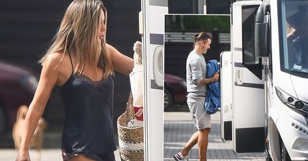 Małgorzata Rozenek w jedwabnej bieliźnie i bez makijażu pakuje rodzinę do luksusowego kampera. Paparazzi mieli co fotografować!