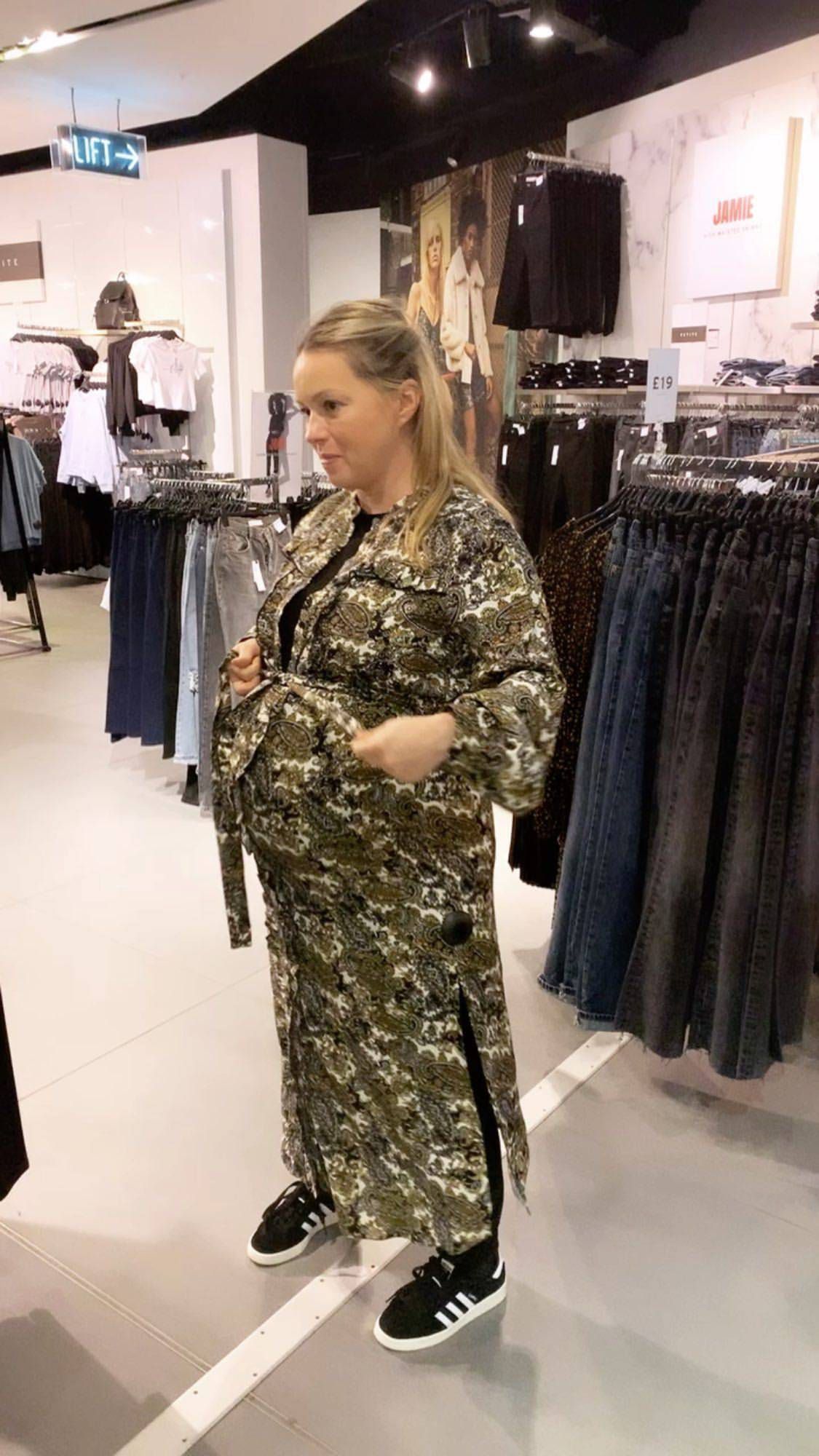 Ola Jordan w zaawansowanej ciąży na zakupach