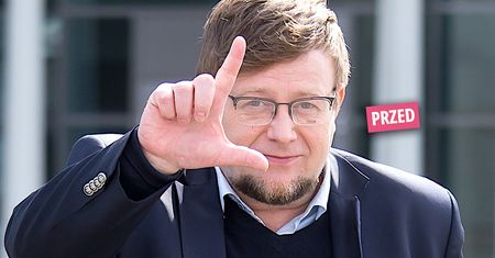 Olaf Lubaszenko maksymalnie schudł, a teraz zaszalał u fryzjera. Zmienił się nie do poznania