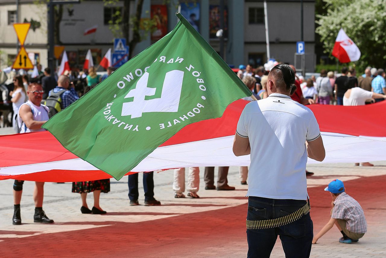 Polscy narodowcy we Włoszech. ONR patroluje plaże w Rimini