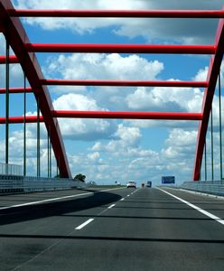 Autostrada A4. Atak pseudokibiców na busa