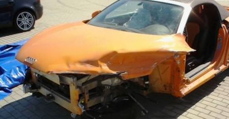 Rozbite sportowe audi wypłynęło w ogłoszeniu jako bezwypadkowe