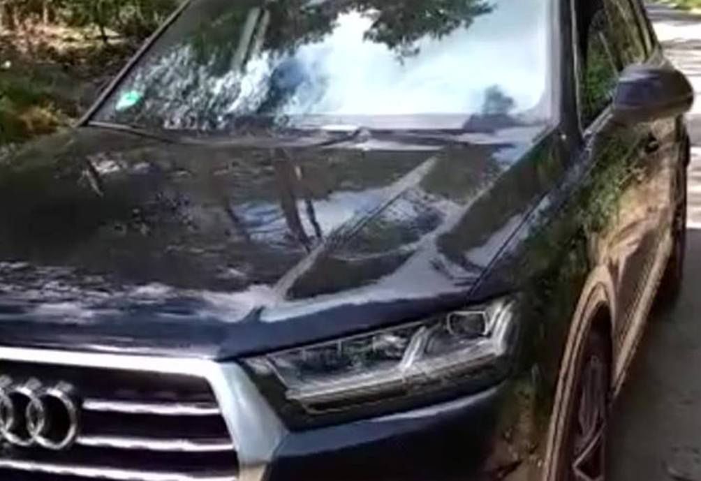 Luksusowe audi q7 za 360 tys. zł znalezione w lesie. Wcześniej zostało ukradzione