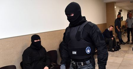 Prokuratura oskarża urzędników skarbówki. Mieli wyłudzać VAT