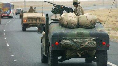 Amerykanie na autostradzie z północnego Kuwejtu do Iraku (fot. AFP)