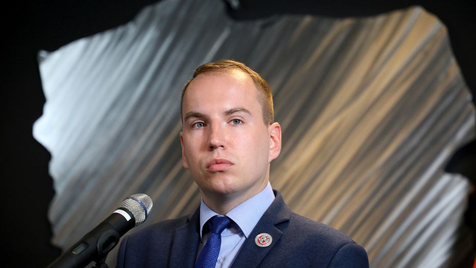  Adam Andruszkiewicz jest wiceministrem w resorcie cyfryzacji.  
