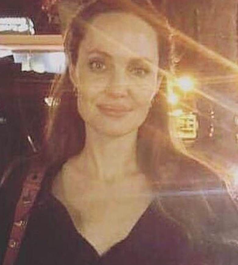 Angelina Jolie bez makijażu na wakacjach. Zdjęcie zrobione przez fankę