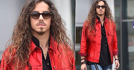 Michał Szpak w damskich lakierowanych butach ze wstążeczką z sieciówki! Dziewczyny, na pewno je pokochacie!