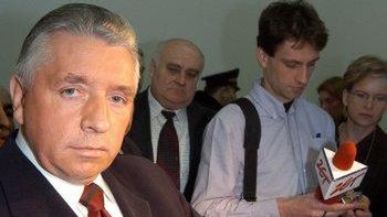 Zraniony Andrzej Lepper (fot. PAP/Radek Pietruszka)